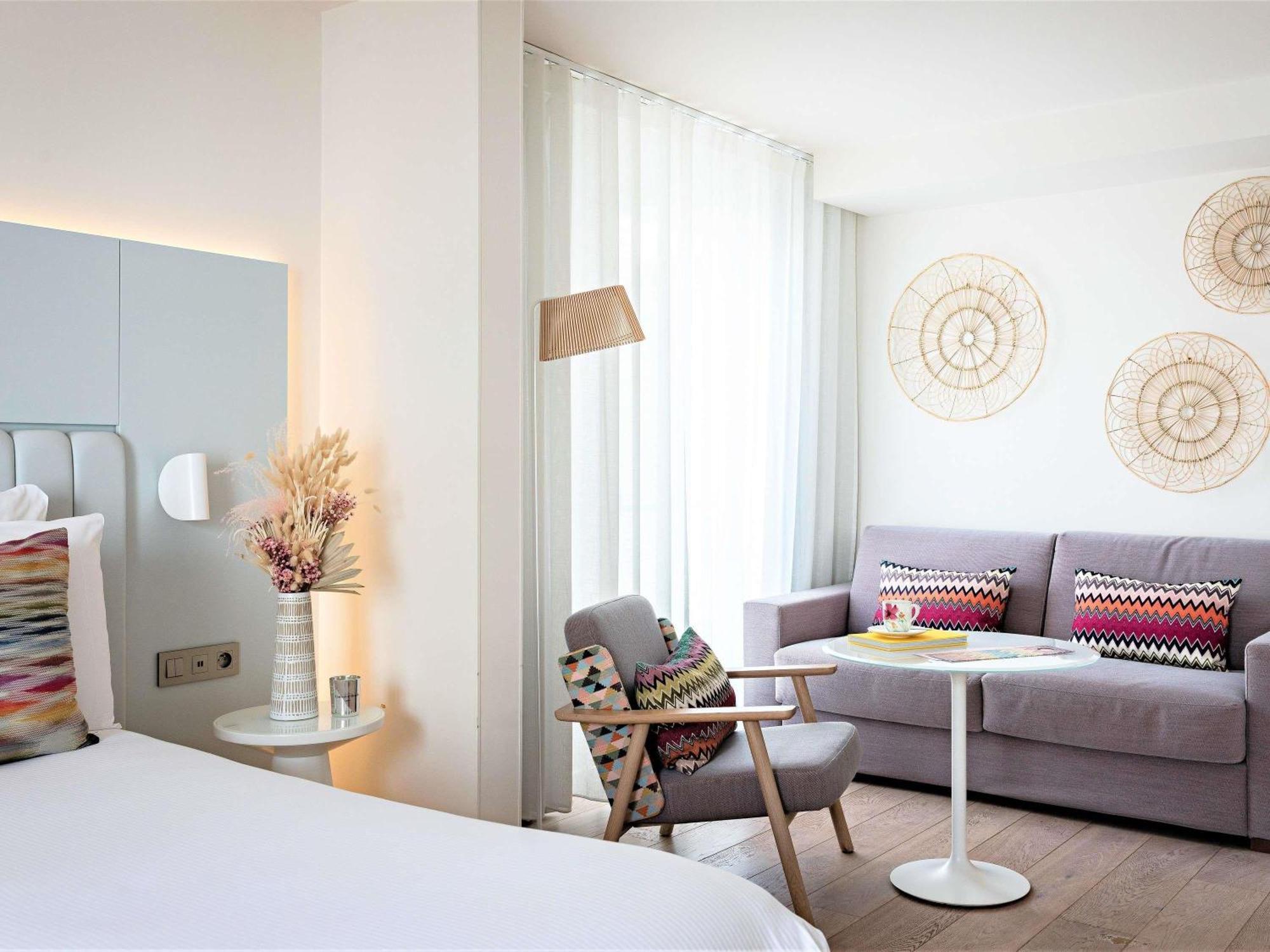 Junior Suite with King or Twin Beds and Convertible Sofa,1716978289:JPEG